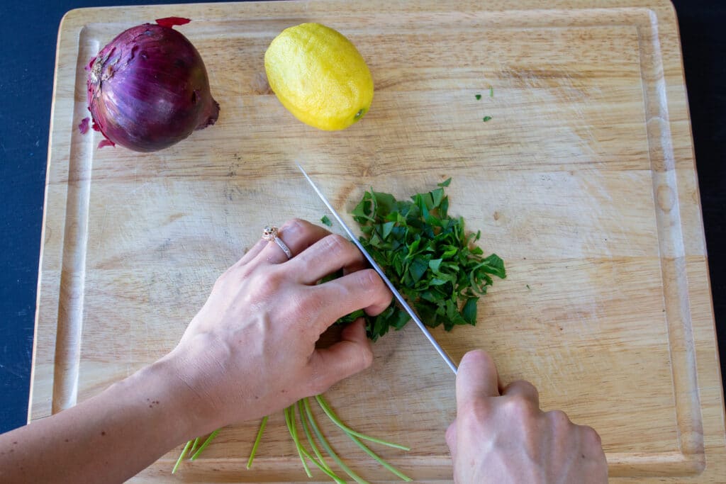 showing how to mince parsley